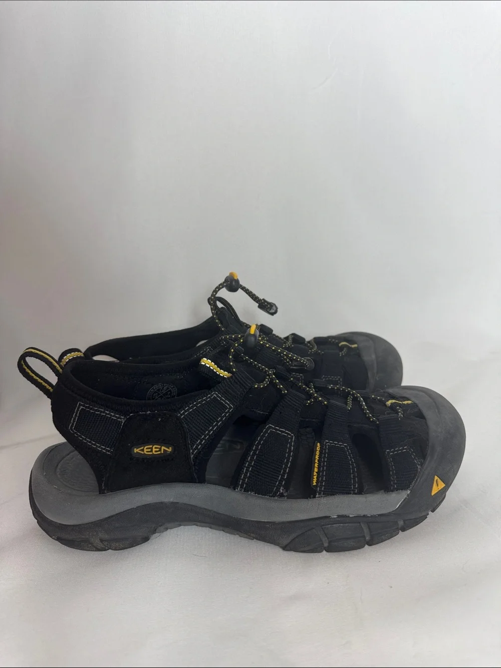 Keen Men's Newport H2 Hiking Waterproof Sandals Black and Yellow Men’s Size 7.5